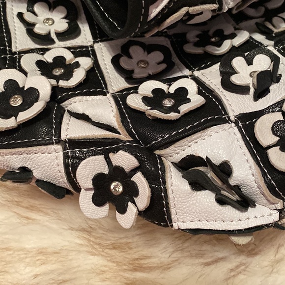 Almost new 3D flowered purse in leather with flower petals able to be felt! - Picture 7 of 7